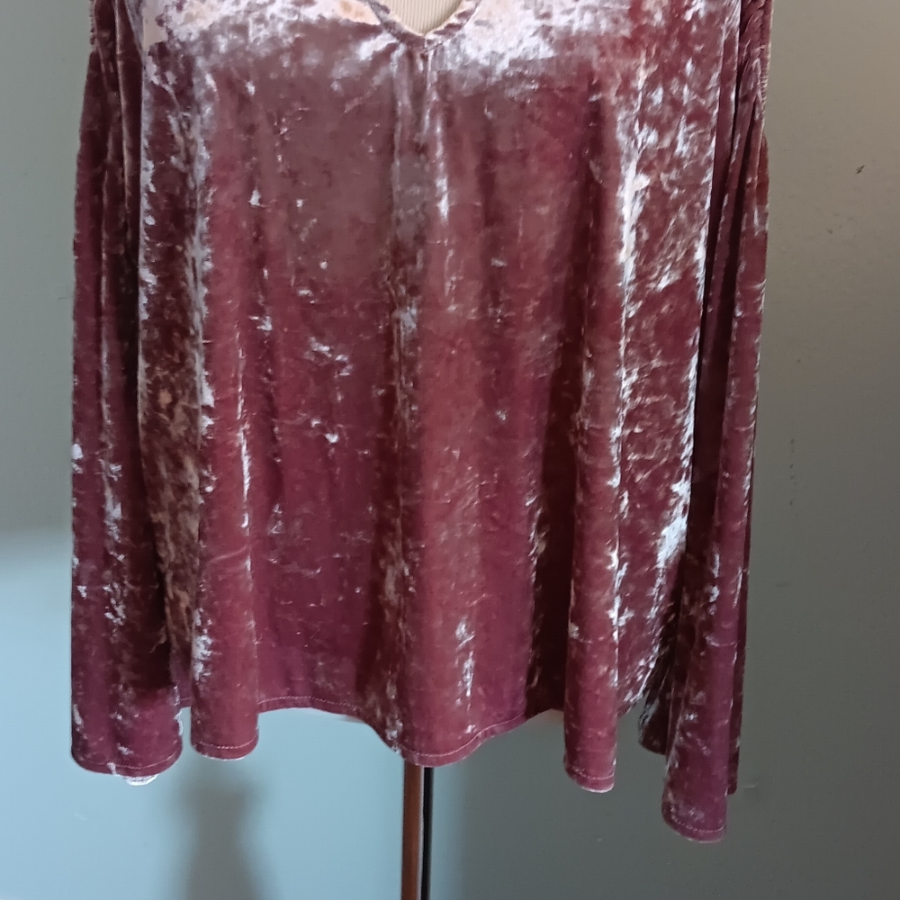 Velvet Halter Neck Cold-Shoulder Top in Dusty Rose - Picture 3 of 4
